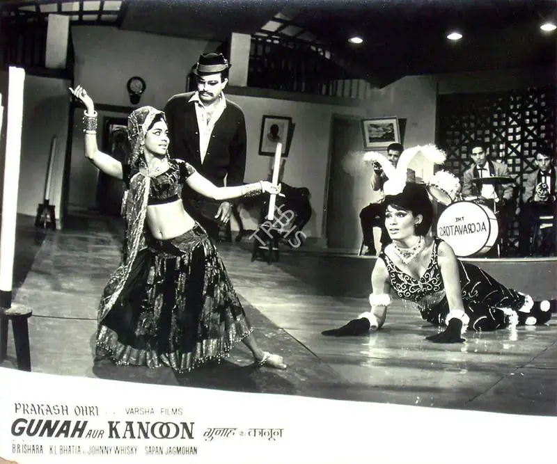 Rao, Anand (Cinematographer), Gunah Aur Kanoon, 1970 | Lobby Card | CinemaEducation | 00816935