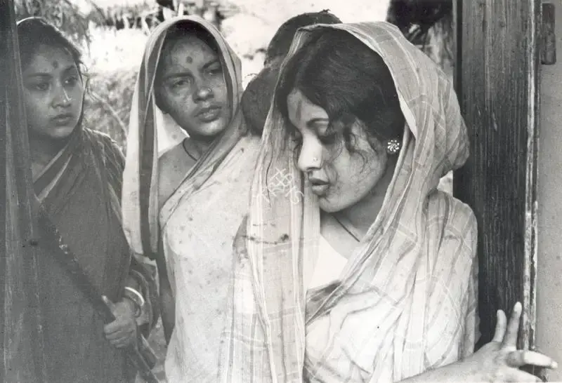 Roy, Soumendu (Cinematographer), Ashani Sanket, 1973 | Photographic Still | CinemaEducation | 00891041