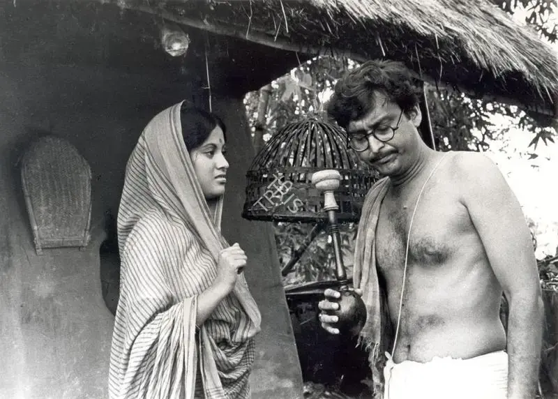 Roy, Soumendu (Cinematographer), Ashani Sanket, 1973 | Photographic Still | CinemaEducation | 00891033