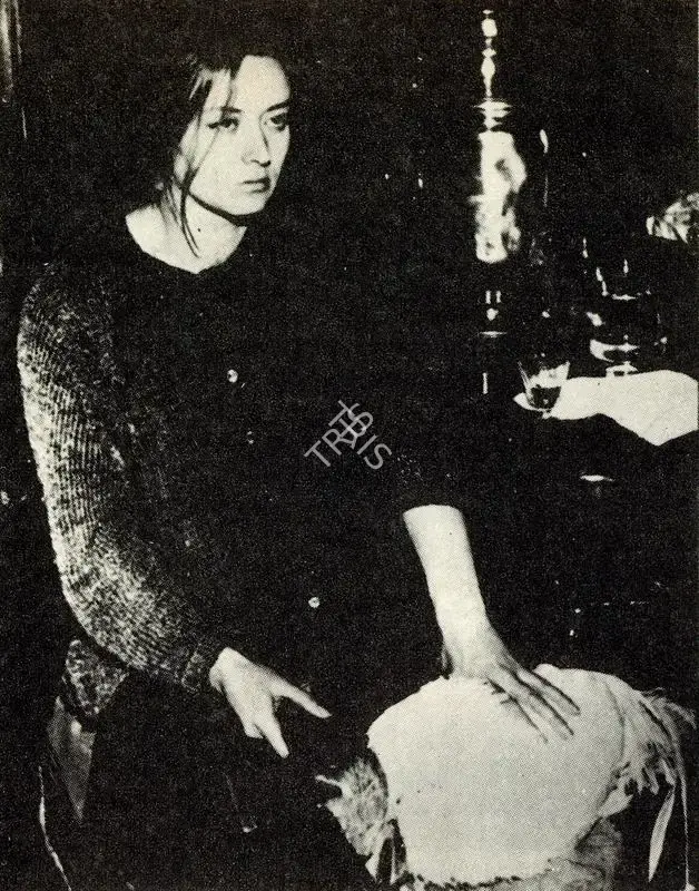 Rerberg, Georgi (Cinematographer), The Mother (Margarita Terekhova) in Mirror | Photographic Still, Journal of Arts & Ideas, January-June 1987 | CinemaEducation | 00710294