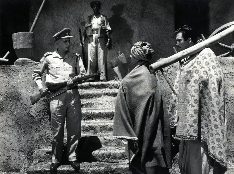 Bhattacharjee, Apurba (Cinematographer), Mujhe Jeene Do, 1963 | Photographic Still | CinemaEducation | 00886508