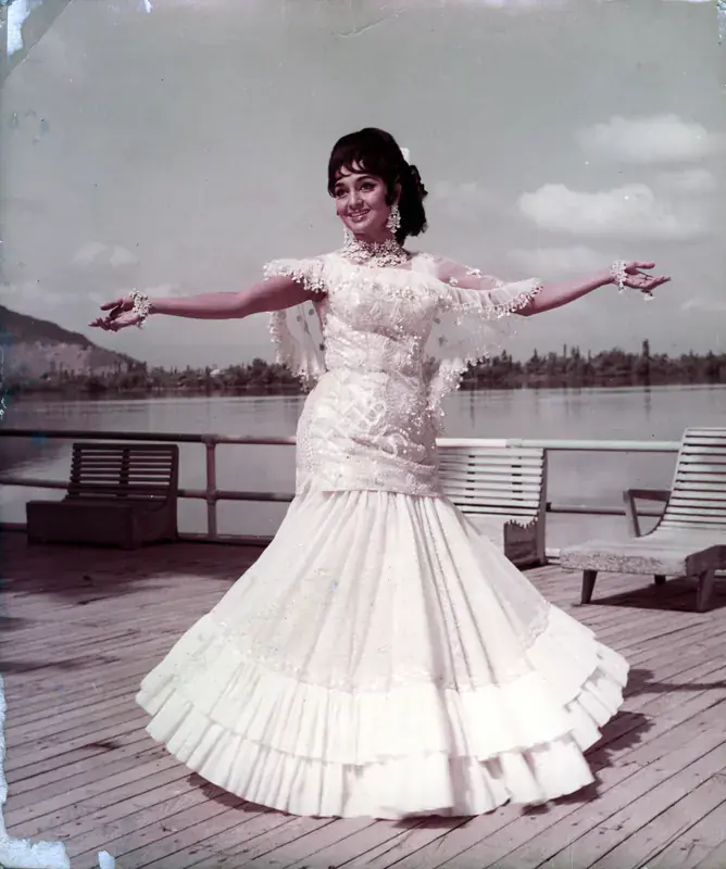 Babasaheb, V. (Cinematographer), Aan Milo Sajna, 1970 | Photographic Still | CinemaEducation | 00883725