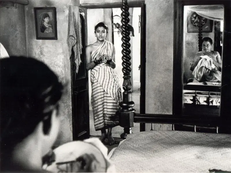 Roy, Soumendu (Cinematographer), Teen Kanya, 1961 | Photographic Still | CinemaEducation | 00891501