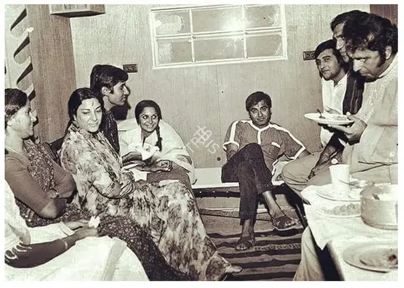 Dutt, Sunil (Producer), Reshma Aur Shera, 1971. On the Sets of Reshma aur Shera | Working Still, The Bachchans, 2024 | CinemaEducation | 00647560