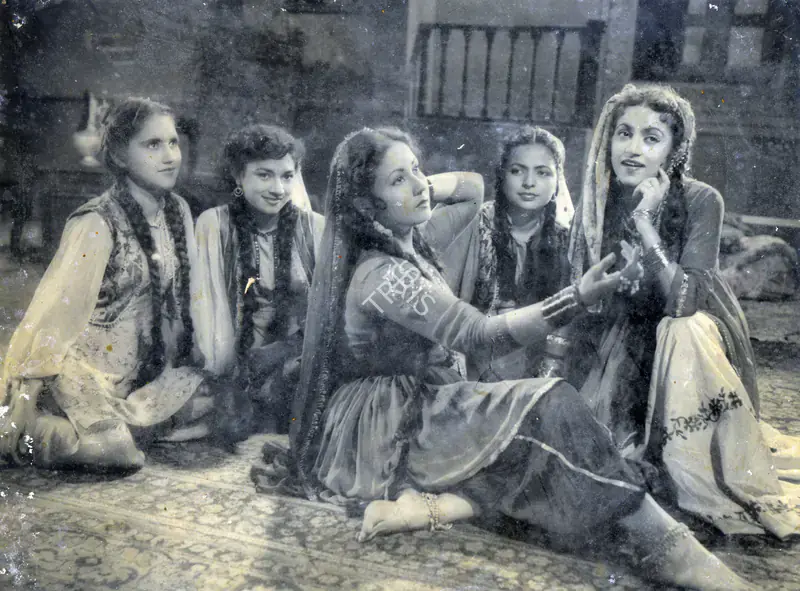 Sarpotdar, Y.D. (Cinematographer), Adl E Jehangir, 1955 | Photographic Still | CinemaEducation | 00883797