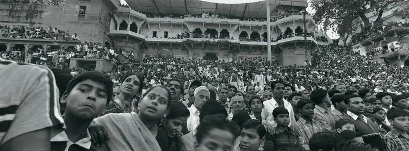 Rai, Raghu (Photographer). Crowds On The Ghats, Varanasi. Ilford-Multigrade RC– Pearl Warmtone, 2004 | Contemporary Photograph | Photography | 00114936