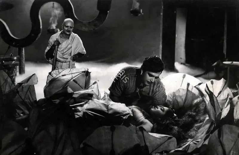 Saigal, Ramesh (Director), Bharti, 1956 | Photographic Still | CinemaEducation | 00884453