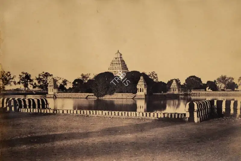 Tripe, Capt. Linnaeus (Photographer). The Teppa-kulam, Madura - From the album "Photographic views in Madura Part 1 (1860)" By Captain L.. Tripe, Government Photographer With Descriptive Notes, By M. Norman, ESQ., M.C.S. 1858". Albumen print from waxed paper negative, 1858 | Antiquarian Photograph | Photography | 00116015