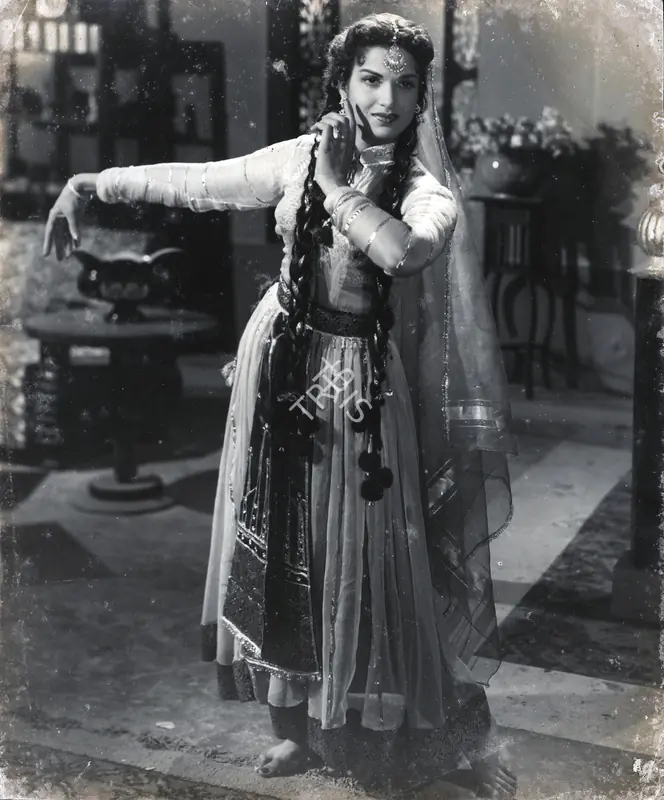 Mulvani, Khushi (Producer), Aabroo, 1956 | Photographic Still | CinemaEducation | 00883661