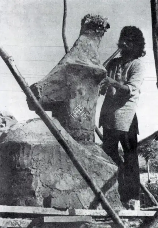 Unknown (Photographer). P.S. Nandhan at Work. n.d. | Contemporary Photograph, Artrends, July-October 1981 - January-April 1982 | FineArts | 00543528