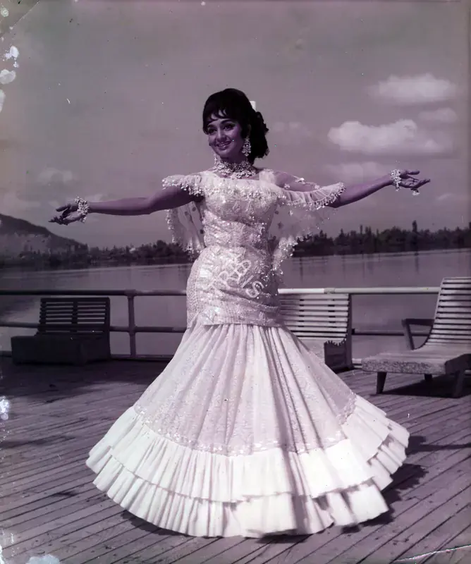 Babasaheb, V. (Cinematographer), Aan Milo Sajna, 1970 | Photographic Still | CinemaEducation | 00883724