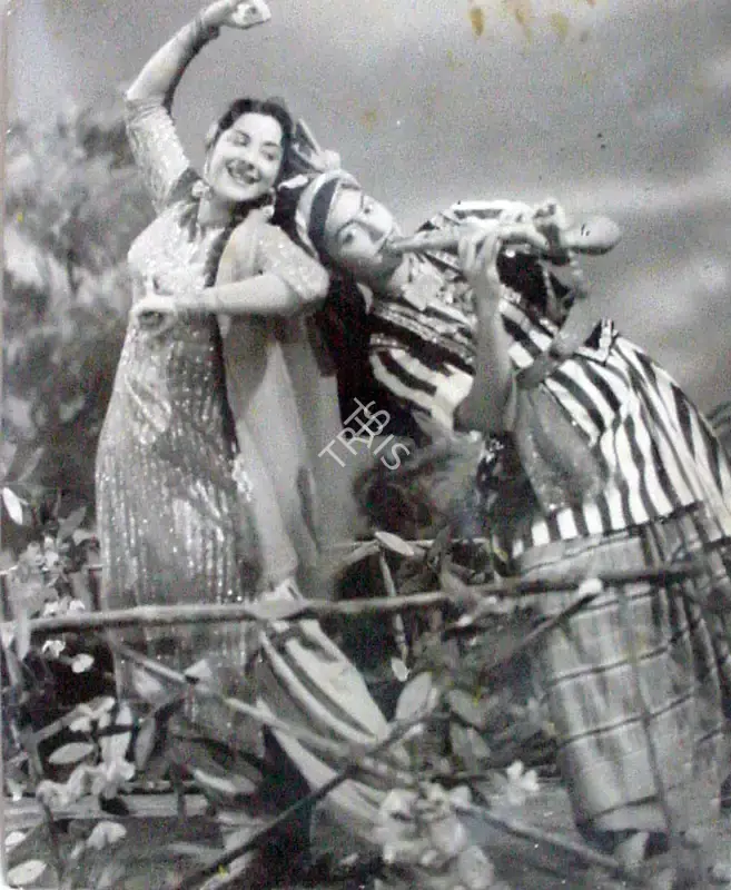 Avadhut, V. (Cinematographer), Ashiana, 1952 | Photographic Still | CinemaEducation | 00884000