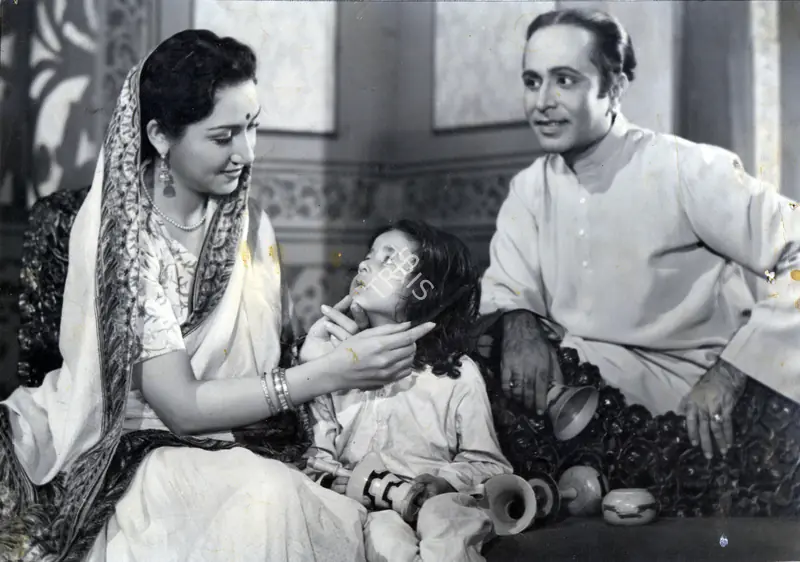 Sahu, Kishore (Producer), Hamara Ghar, 1950 | Photographic Still | CinemaEducation | 00885449