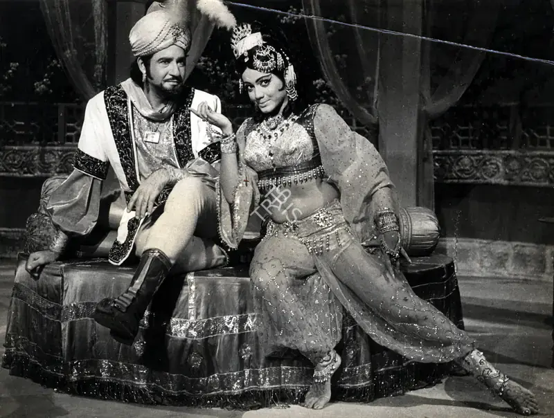 Wadadeker, Anant (Cinematographer), Saat Sawal, 1971 | Photographic Still | CinemaEducation | 00887763