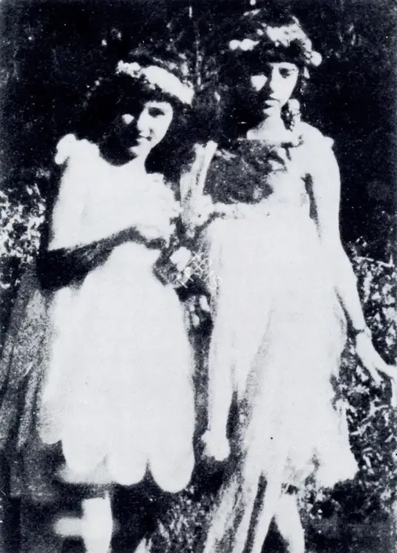 Khanna, Krishen (Photographer). Amrita and Indira in Simla. 1922 | Contemporary Photograph, Marg, March 1972 | Photography | 00513007
