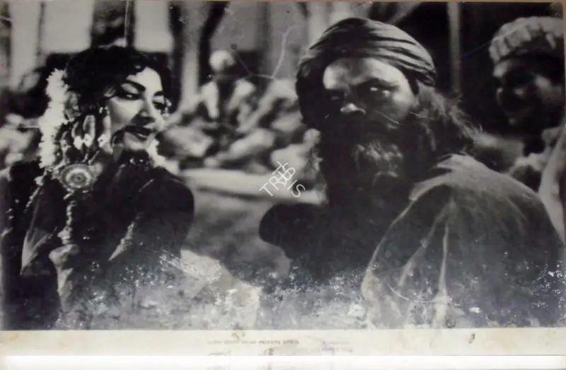 Irani, Nariman A. (Cinematographer), Chaudhvin Ka Chand, 1960 | Lobby Card | CinemaEducation | 00810824