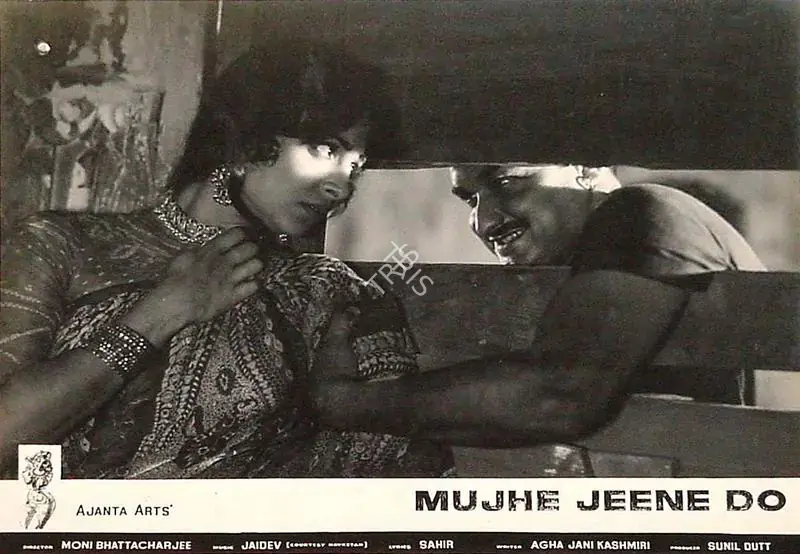 Bhattacharjee, Apurba (Cinematographer), Mujhe Jeene Do, 1963 | Lobby Card | CinemaEducation | 00820610