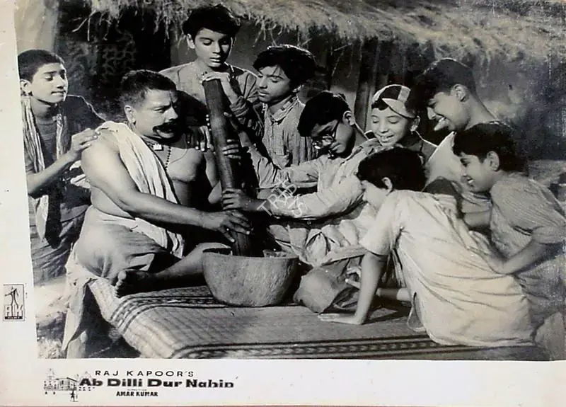 Pathare, Jaywant (Cinematographer), Ab Dilli Dur Nahin, 1957 | Lobby Card | CinemaEducation | 00829267