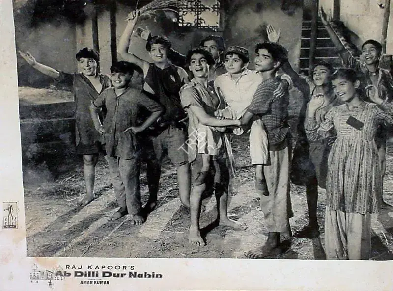 Pathare, Jaywant (Cinematographer), Ab Dilli Dur Nahin, 1957 | Lobby Card | CinemaEducation | 00829253