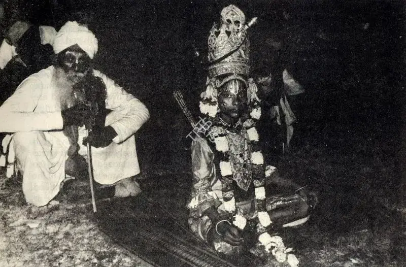 Unknown (Photographer). The Svarupa and his spectators, n.d. | Contemporary Photograph