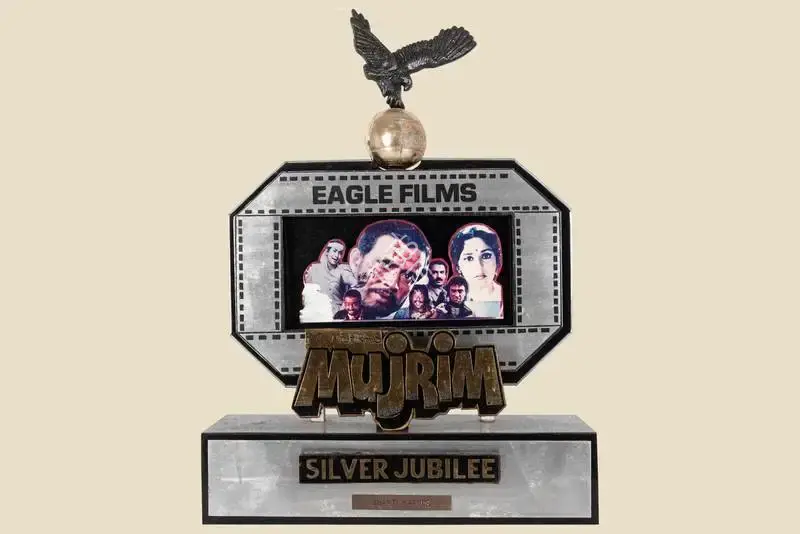 Mehra, Parvesh (Producer), Mujrim, 1989. Silver Jubilee Trophy to Saroj Khan for Mujrim | Jubilee Trophy | CinemaEducation | 00842296
