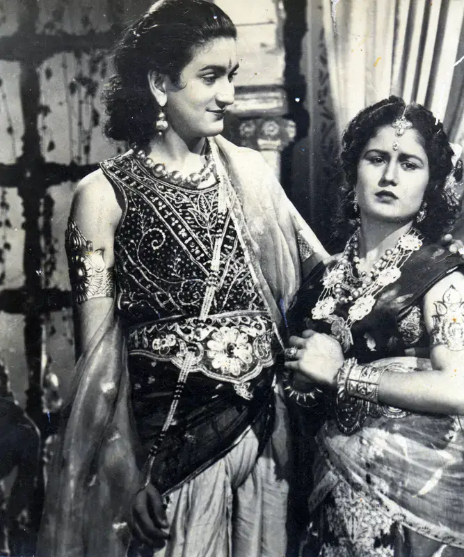 Bhatt, Haren (Cinematographer), Veer Babruvahan, 1950 | Photographic Still | CinemaEducation | 00888137