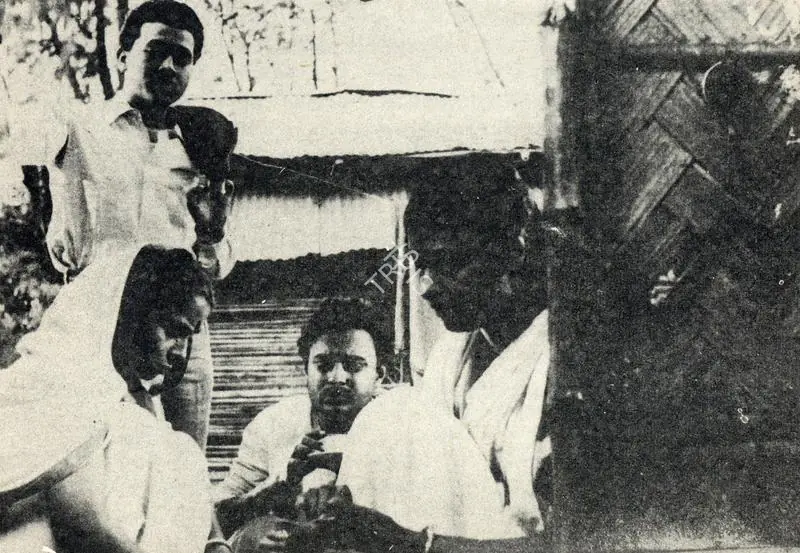 Gupta, Dinen (Cinematographer), Meghe Dhaka Tara, 1960. The Exploiting Family | Photographic Still, Journal of Arts & Ideas, April-June 1983 | CinemaEducation | 00710262