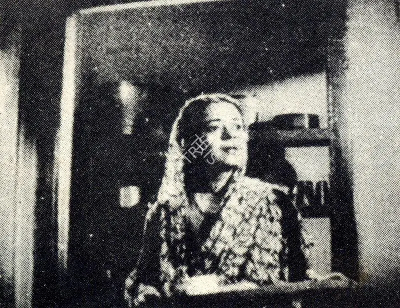 Karmakar, Radhu (Cinematographer), Awara, 1951. Still from Awara: Shot 3 | Photographic Still, Journal of Arts & Ideas, January 1993 | CinemaEducation | 00710350