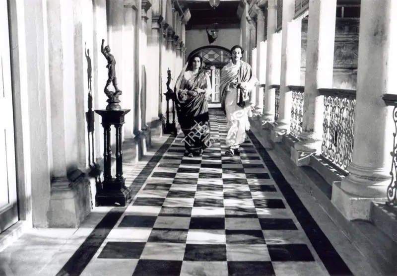 Roy, Soumendu (Cinematographer), Ghare Baire, 1985 | Photographic Still | CinemaEducation | 00891152