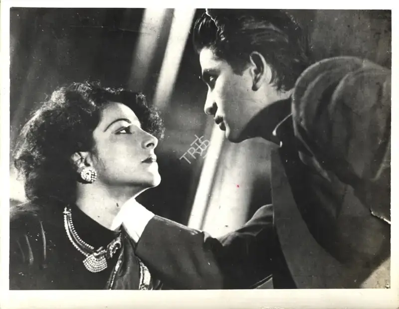 Reddy, V.N. (Cinematographer), Aag, 1948 | Photographic Still | CinemaEducation | 00889219