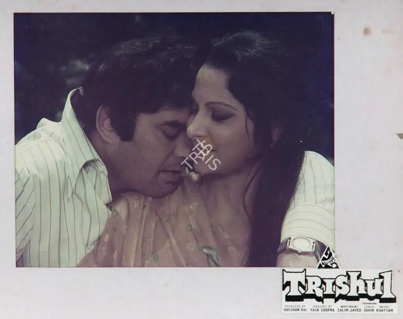 Gee, Kay (Cinematographer), Trishul, 1978 | Photographic Still Mounted on Lobby Card | CinemaEducation | 00760033
