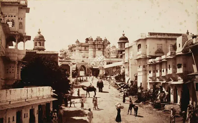 Dayal, Lala Deen (Photographer). Street view near the Palace Odeypur - From the album 'Views in Meywar' By Lala Deen Dayal Indore. Albumen print pasted on mount, c.1890 | Antiquarian Photograph | Photography | 00115141