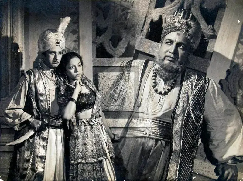 Yagnik, Raja (Director), Jhalak, 1947 | Photographic Still | CinemaEducation | 00885724
