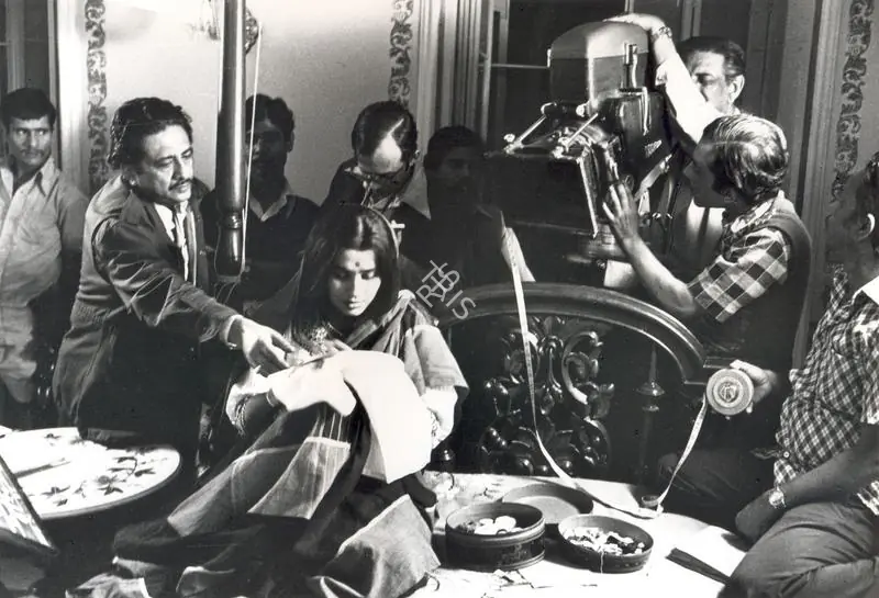 Ghosh, Nemai (Still Photographer), Ghare Baire, 1985 | Working Still | CinemaEducation | 00891562