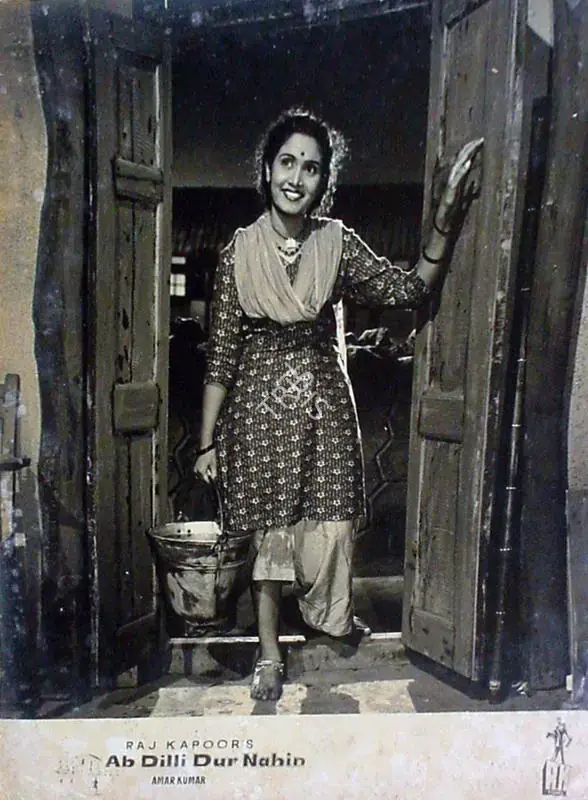 Pathare, Jaywant (Cinematographer), Ab Dilli Dur Nahin, 1957 | Lobby Card | CinemaEducation | 00829250