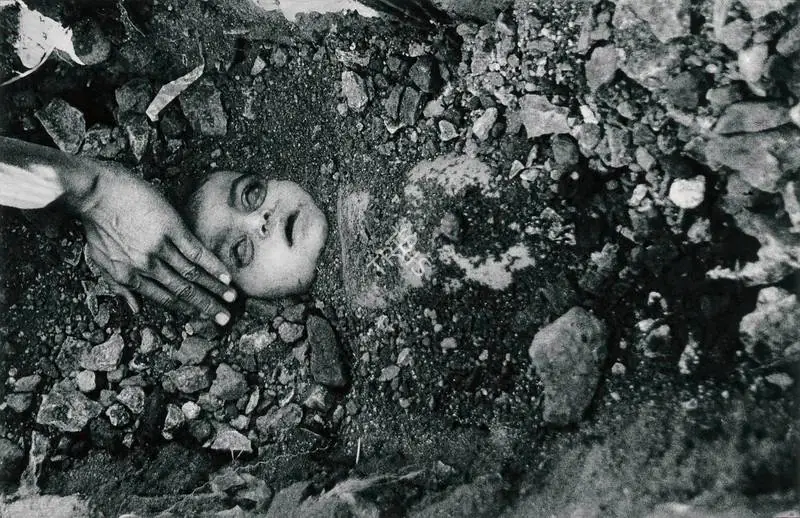 Rai, Raghu (Photographer). Bhopal Child. Ilford-Multigrade RC– Pearl Warmtone, 1984 | Contemporary Photograph | Photography | 00114931