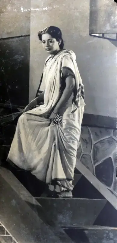 Kashyap, D.D. (Director), Naya Ghar, 1953 | Photographic Still | CinemaEducation | 00886628
