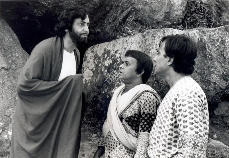 Roy, Soumendu (Cinematographer), Hirak Rajar Deshe, 1980 | Photographic Still | CinemaEducation | 00891203
