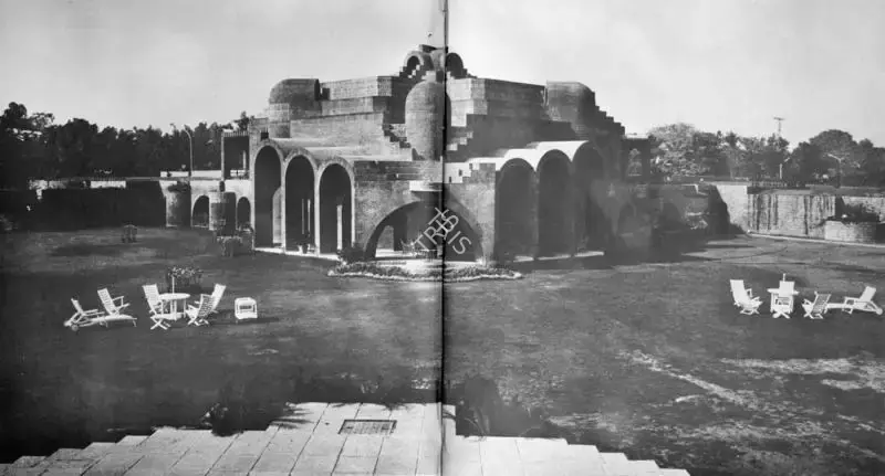 Gujral, Satish (Photographer). Belgian Embassy - Ambassador's Residence. 1983 | Contemporary Photograph, Art Heritage 6, 1986-1987 | FineArts | 00529914