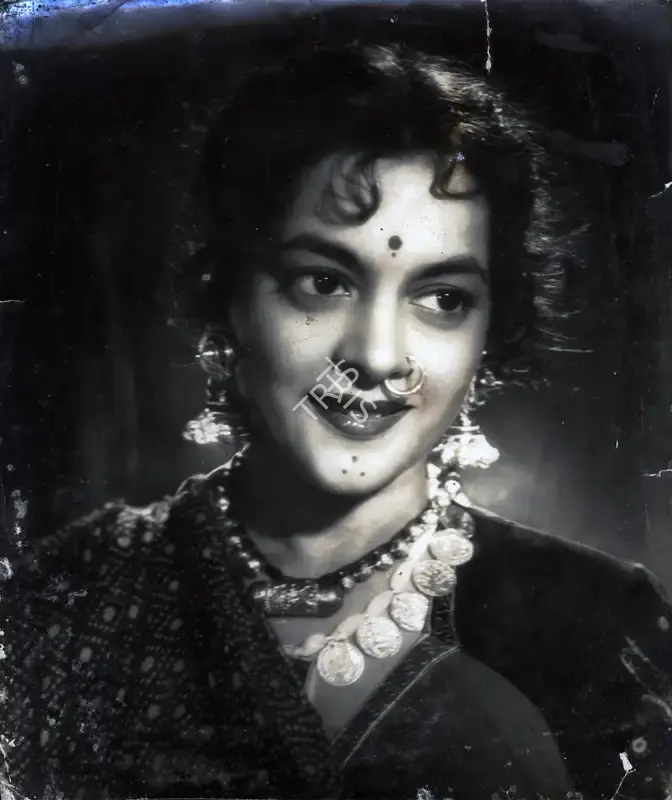 Dronacharya (Cinematographer), Railway Platform, 1955 | Photographic Still | CinemaEducation | 00887471