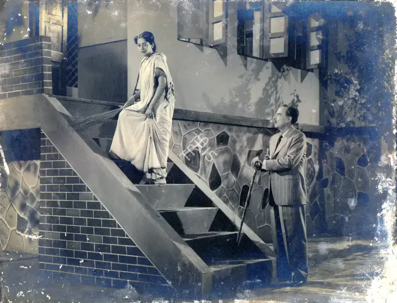 Kashyap, D.D. (Director), Naya Ghar, 1953 | Photographic Still | CinemaEducation | 00886623
