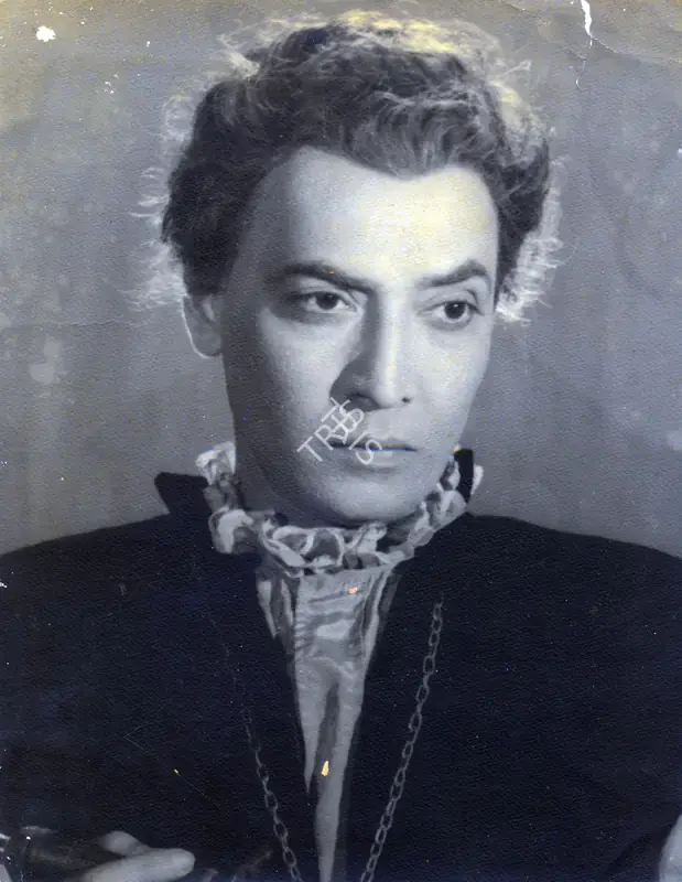Sahu, Kishore (Director), Hamlet, 1954 | Photographic Still | CinemaEducation | 00885472