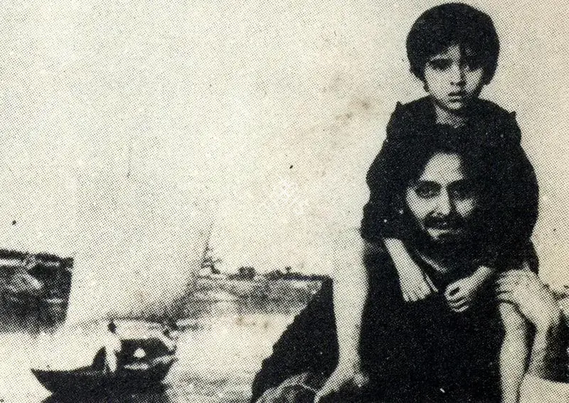 Mitra, Subrata (Cinematographer), Apur Sansar, 1959. On the Road with his Son | Photographic Still, Journal of Arts & Ideas, January 1993 | CinemaEducation | 00710314