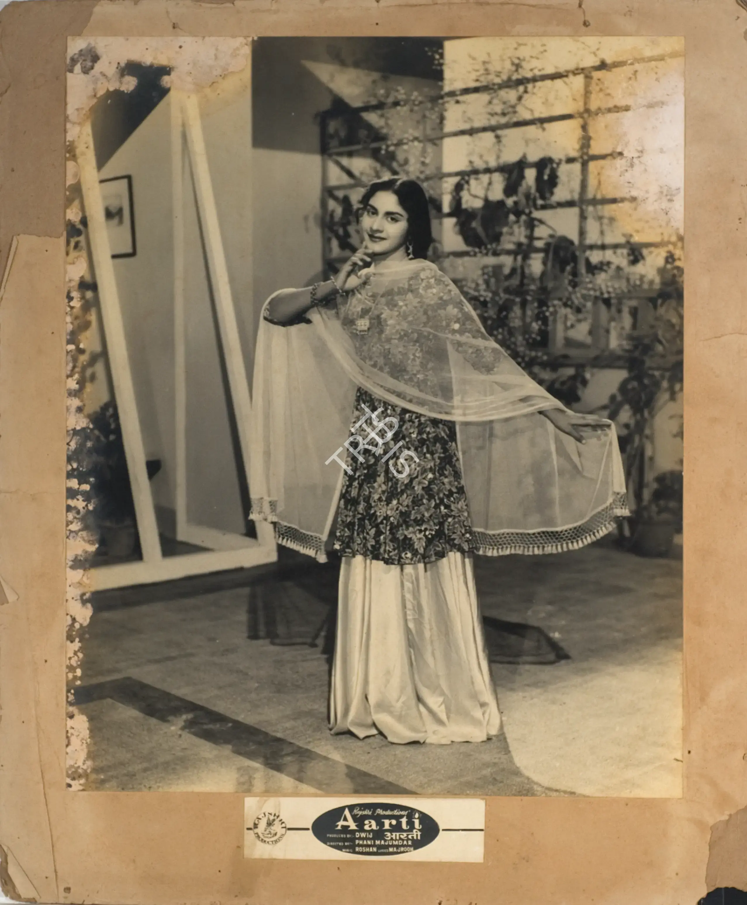 Naik, Pandurang (Cinematographer), Aarti, 1962 | Photographic Still Mounted on Lobby Card | CinemaEducation | 00764559