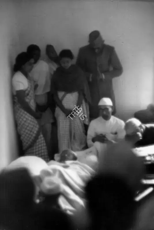 Cartier-Bresson, Henri (Photographer). The last day of the last fast, Birla House, 18 January 1948. Silver Gelatin Print, 1948 | Contemporary Photograph | Photography | 00113002