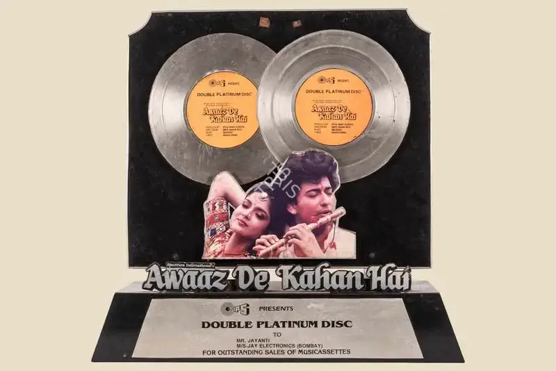 Qureshi, Riyaz Baba (Producer), Awaaz De Kahan Hai, 1990. Double Platinum Disc Jubilee Trophy for outstanding sales of music cassettes to Mr Jayant, M/S Jay Electronics, Bombay for Awaaz de Kahan Hai | Jubilee Trophy | CinemaEducation | 00842256