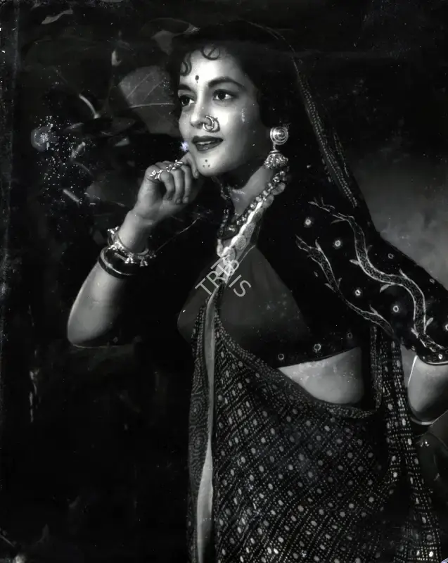 Dronacharya (Cinematographer), Railway Platform, 1955 | Photographic Still | CinemaEducation | 00887470