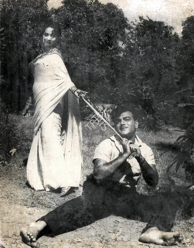 Baria, N.H. (Producer), Kahin Pyar Na Ho Jaye, 1963 | Photographic Still | CinemaEducation | 00885808