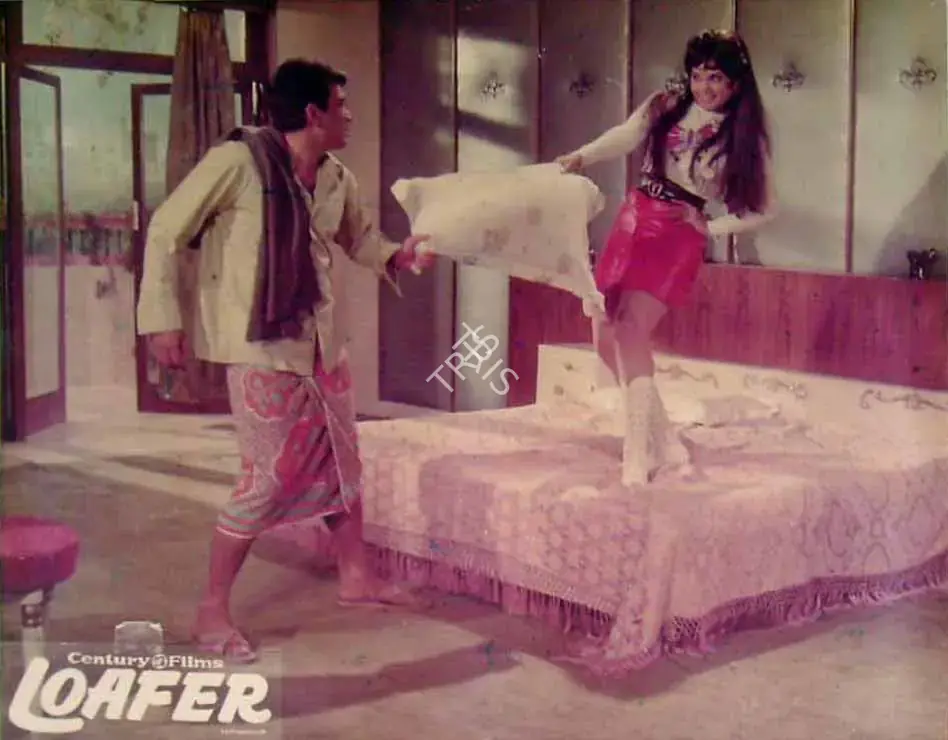 Malone, Rajendra (Cinematographer), Loafer, 1973 | Lobby Card | CinemaEducation | 00819503