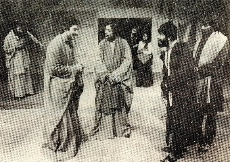 Unknown (Photographer). Brecht's Galileo - Directed by Fritz Bennewitz for the National School of Drama. n.d. | Contemporary Photograph, Journal of Arts & Ideas, January-March 1988 | Photography | 00677223